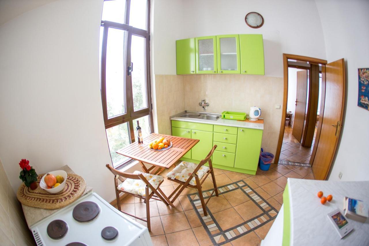 Guest House Mandarina بودفا المظهر الخارجي الصورة